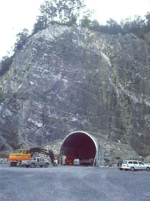 地下大理石矿山开发全流程解读 矿址选定、开采设计与安全生产关键要求及设备选型